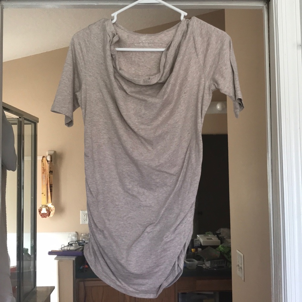 Sleeved maternity shirt